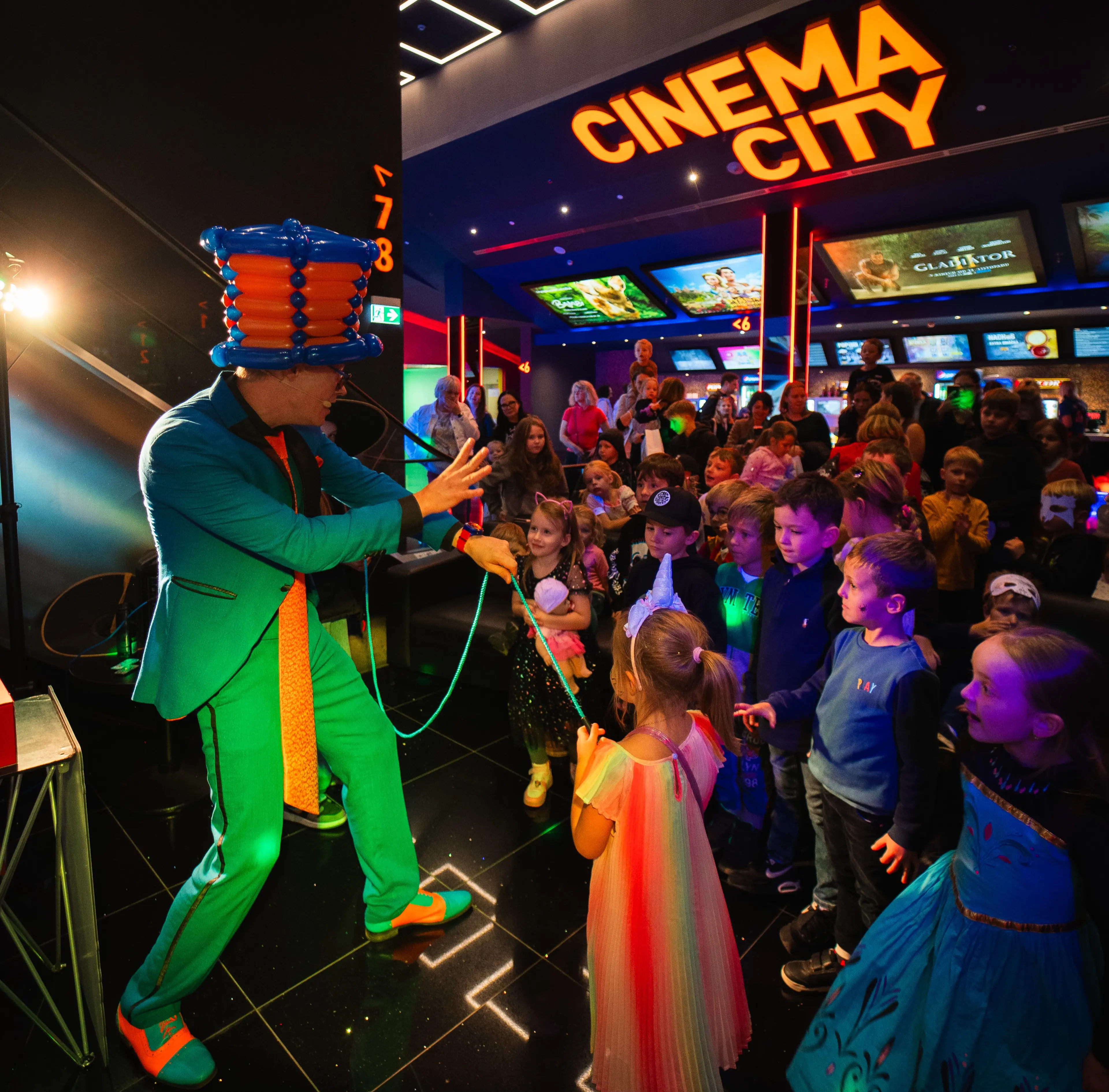 Kouzelník na oslavě 2