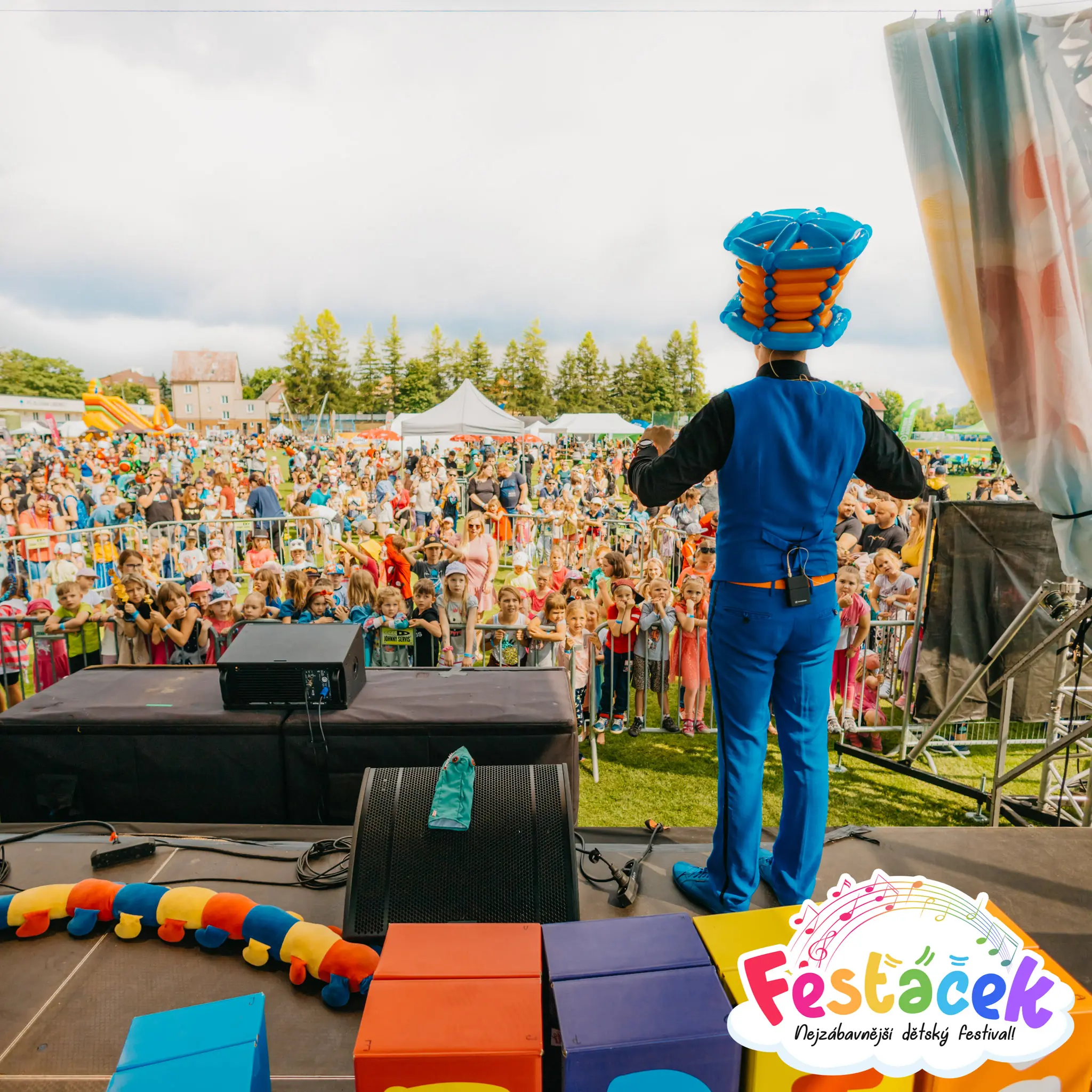 Kouzelník na oslavě velký